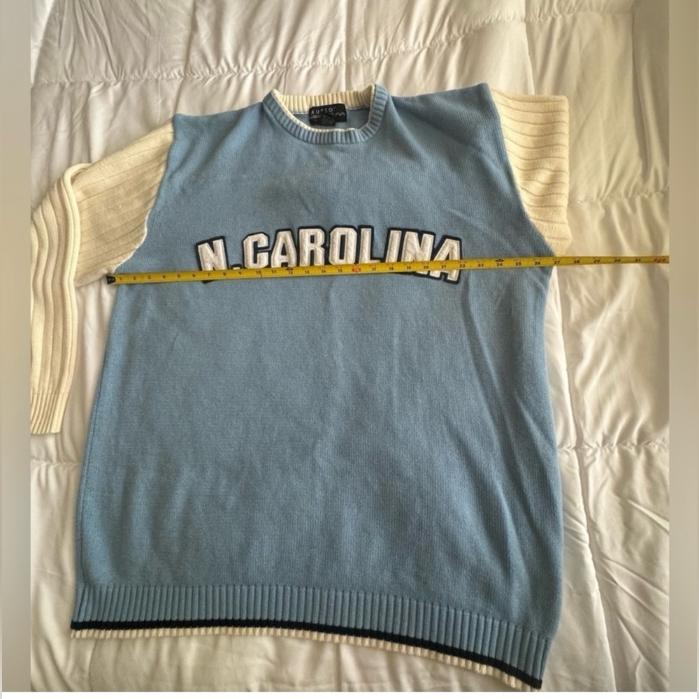 Vintage N. Carolina Blue and White Men's Sweater - Picture 5 of 6